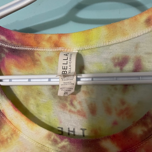 Bee Tee 🌻🌻4 for $25 bundle🌻🌻 - Picture 6 of 8